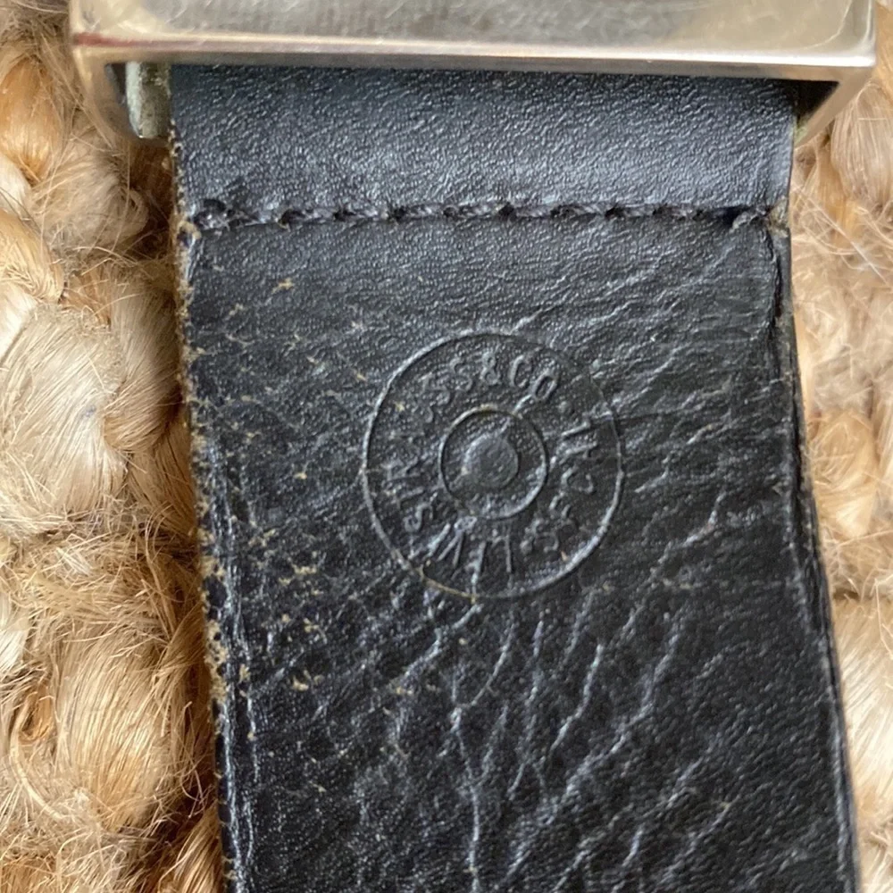 Men's Levis classic leather belt. 34’ black